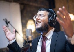 לא מפסיק לשמוח